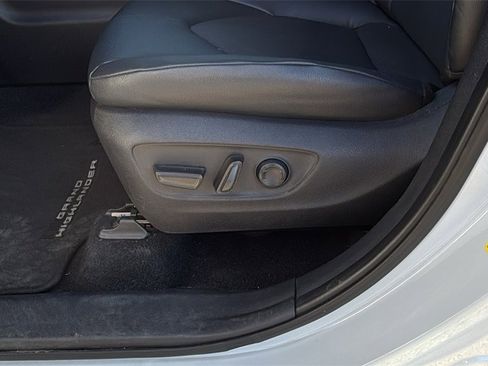 Used 2024 Toyota Grand Highlander XLE image 10