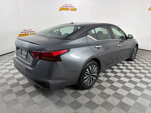 Used 2024 Nissan Altima 2.5 SV FWD image 6