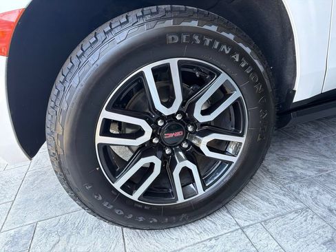 Used 2022 GMC Yukon XL AT4 AWD/4WD image 4