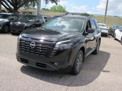 New 2026 Nissan Pathfinder SV image 8