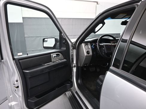 Certified 2017 Ford Expedition EL XLT image 9