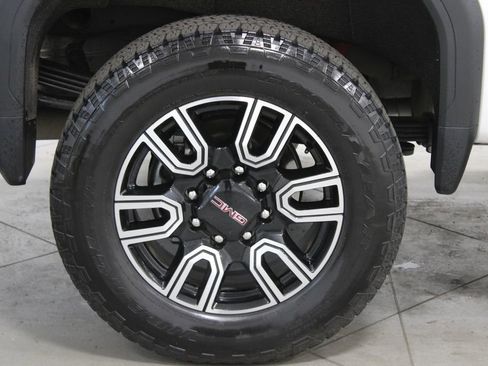 Used 2022 GMC Sierra 2500 AT4 w/ AT4 Preferred Package image 14