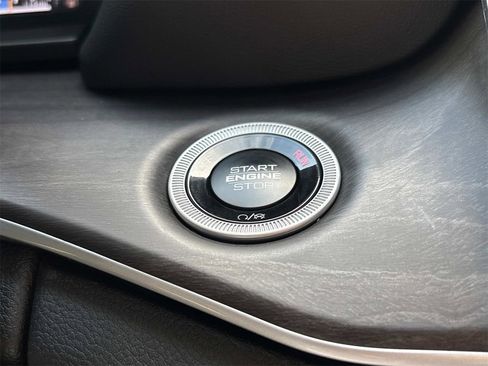 New 2025 Jeep Grand Cherokee Limited w/ Luxury Tech Group II image 17