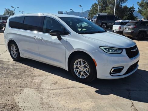 Certified 2024 Chrysler Pacifica Touring-L image 3