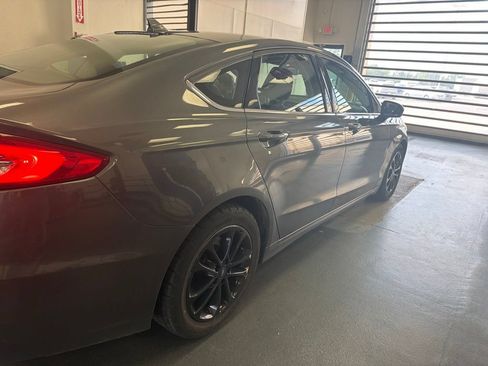 Used 2020 Ford Fusion SE FWD image 9