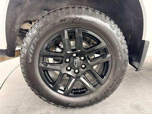 Used 2025 Chevrolet Silverado 1500 Custom w/ Turbomax Blackout Package AWD/4WD image 11