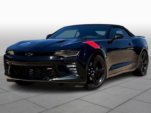 Used 2018 Chevrolet Camaro SS RWD image 3