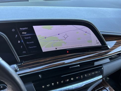 Used 2023 Cadillac Escalade ESV Premium Luxury image 18