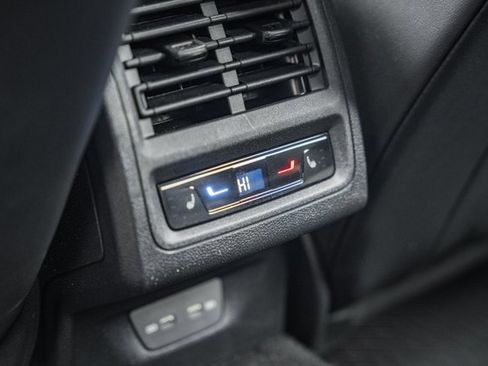 Used 2023 Volkswagen Golf 20th Anniversary Edition image 38