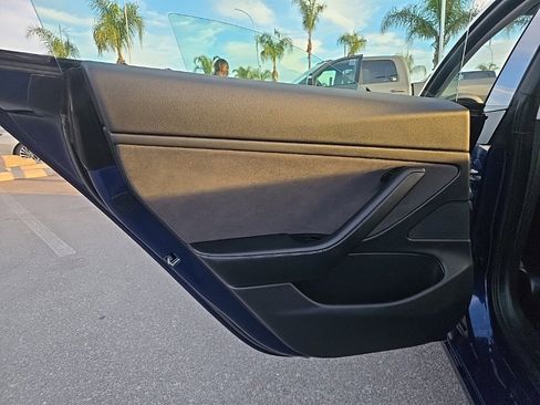 Used 2018 Tesla Model 3 Mid Range image 22