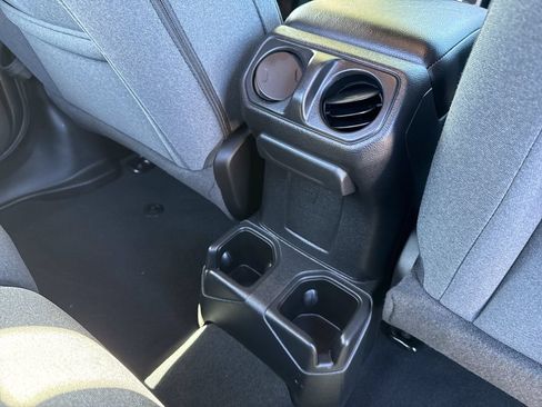 Used 2024 Jeep Gladiator Sport AWD/4WD image 38