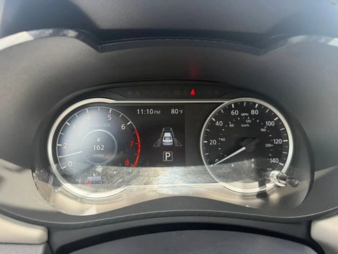 Used 2020 Nissan Versa SV FWD image 9