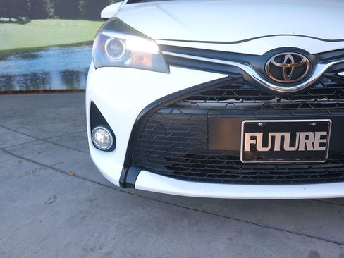 Used 2016 Toyota Yaris SE image 45