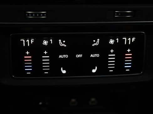 Used 2022 Audi Q7 Premium Plus image 42