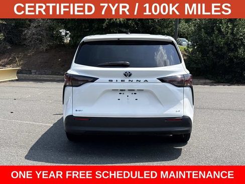 Used 2025 Toyota Sienna LE FWD image 3