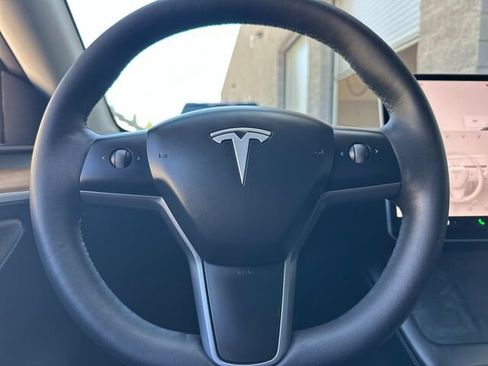 Used 2025 Tesla Model Y Long Range RWD image 27