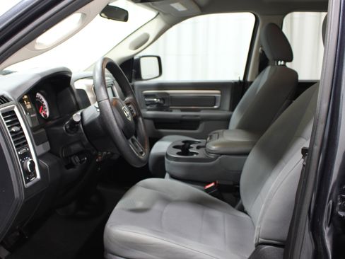 Used 2017 RAM 1500 Classic SLT image 3