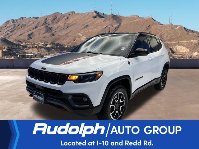 Used 2025 Jeep Compass Trailhawk w/ Trailer Tow Group AWD/4WD image 1
