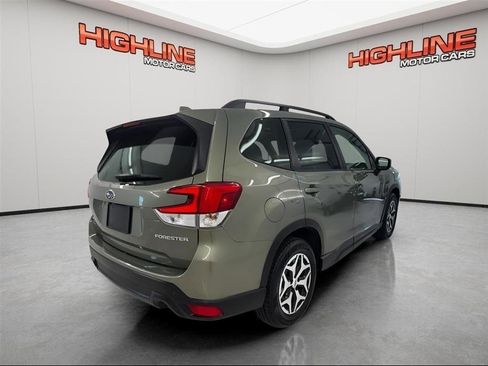 Used 2021 Subaru Forester Premium AWD/4WD image 5
