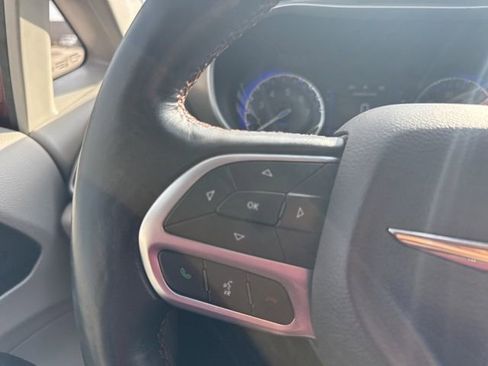 Used 2020 Chrysler Pacifica Touring-L image 7