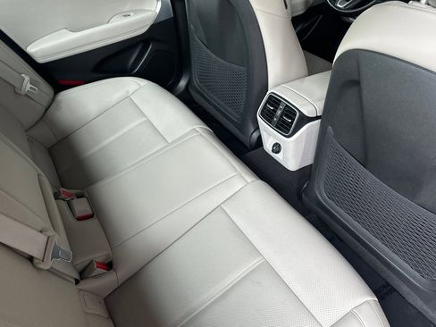 Used 2023 Genesis G70 2.0T image 18