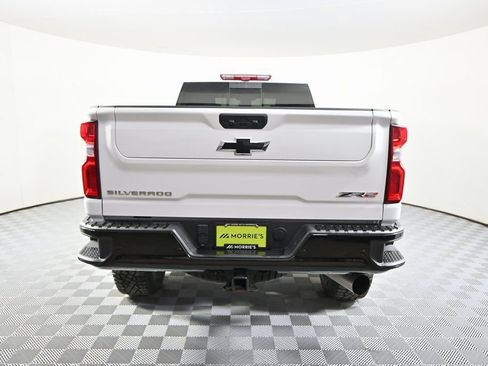 Used 2024 Chevrolet Silverado 2500 ZR2 w/ Technology Package image 5