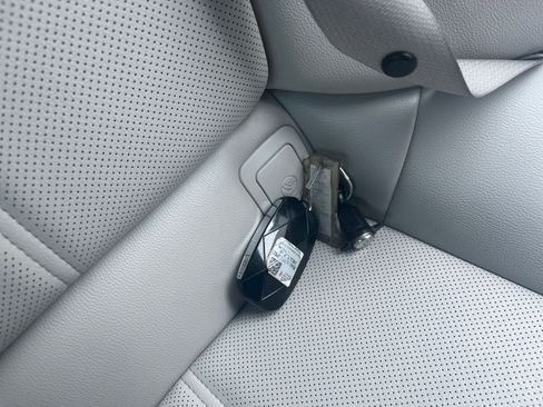 Used 2024 Genesis G70 2.5T image 21