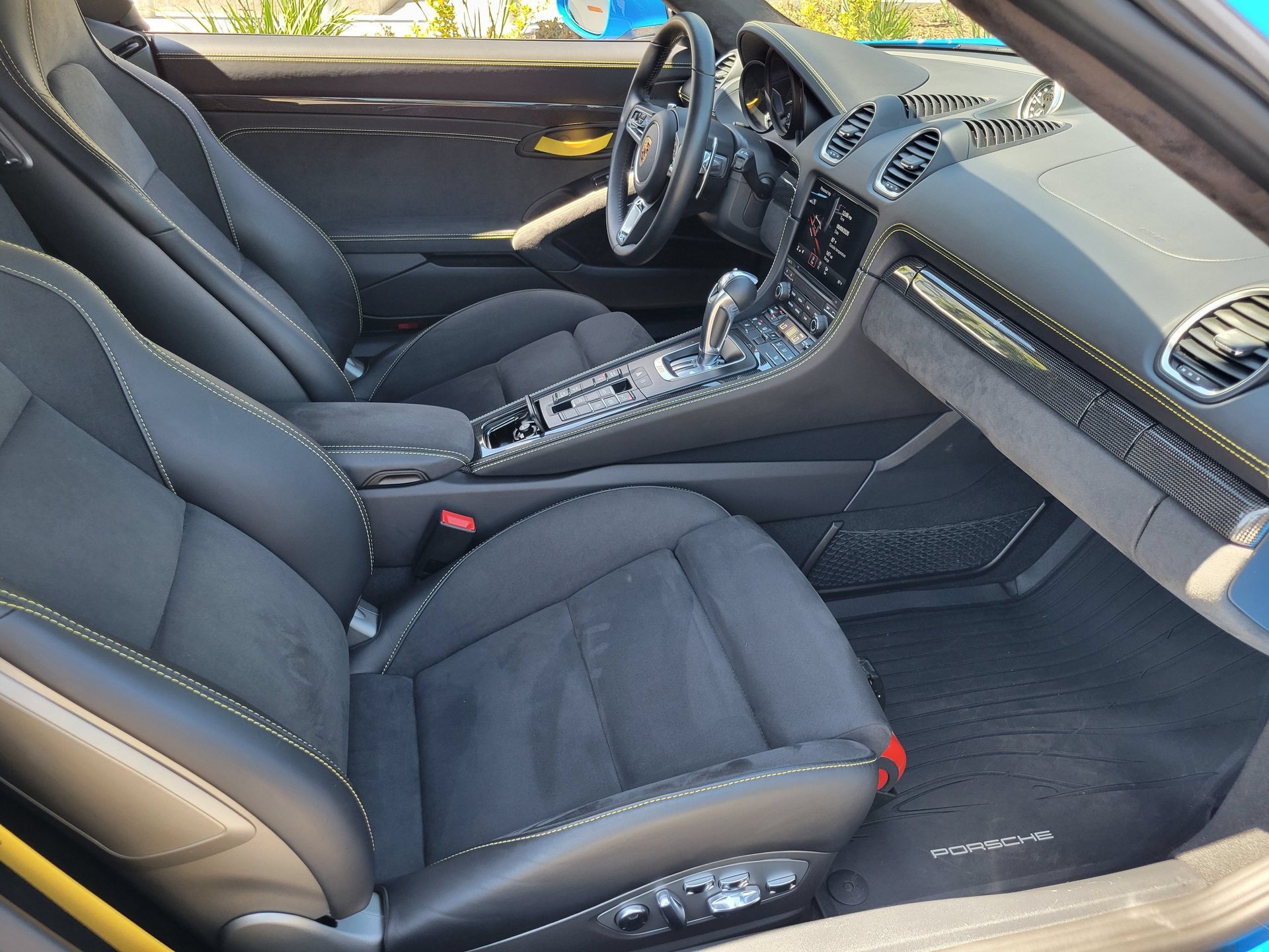 Certified 2023 Porsche 718 Boxster Spyder RWD image 26