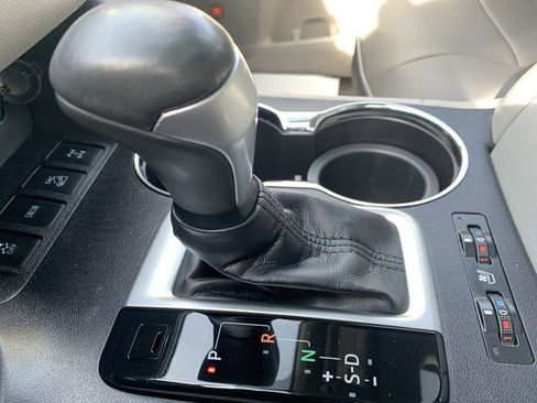 Used 2016 Toyota Highlander Limited image 25