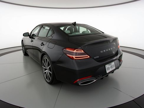Used 2025 Genesis G70 2.5T image 6