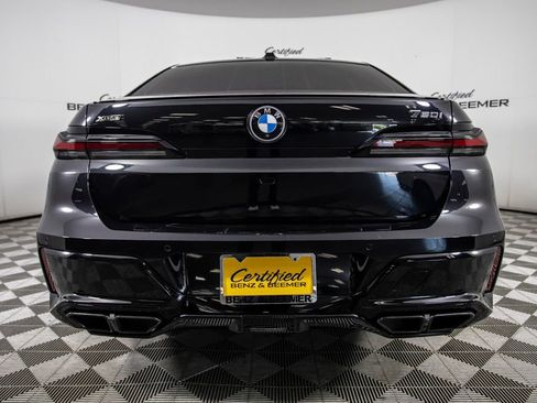 Used 2023 BMW 760i xDrive w/ Executive Package AWD/4WD image 8