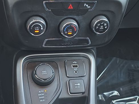 Used 2018 Jeep Compass Latitude w/ Safe & Security Group image 23