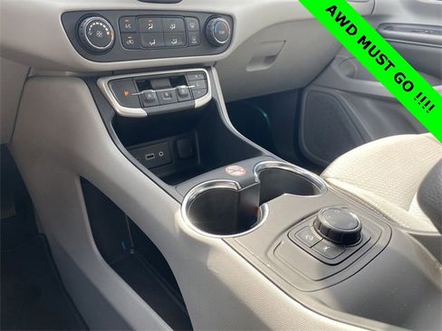 Used 2024 GMC Terrain SLE image 20