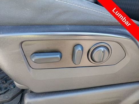 Used 2022 Chevrolet Silverado 2500 Custom w/ Custom Value Package AWD/4WD image 16