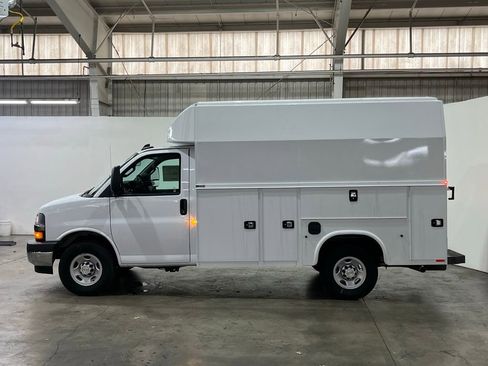 New 2025 Chevrolet Express 3500 w/ Power Convenience Package image 14