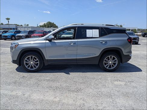 Used 2024 GMC Terrain SLT AWD/4WD image 4