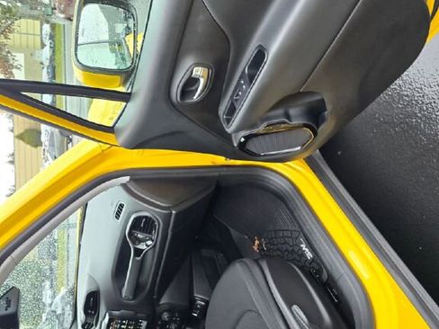 Used 2019 Jeep Renegade Altitude w/ UConnect 8.4 Nav Group image 12