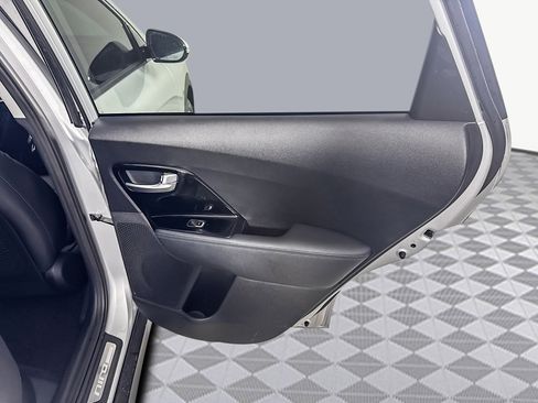 Used 2020 Kia Niro EX Premium image 28