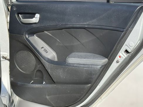 Used 2017 Kia Forte LX image 29