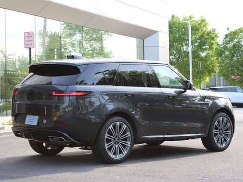 Used 2024 Land Rover Range Rover Sport SE AWD/4WD image 4