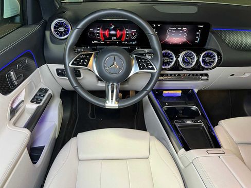 Certified 2025 Mercedes-Benz GLA 250 4MATIC image 38