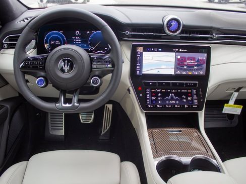 New 2026 Maserati Grecale Modena image 13