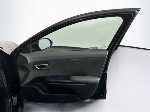 Used 2025 Kia K4 FWD image 32
