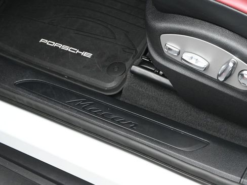 Used 2025 Porsche Macan AWD/4WD image 7