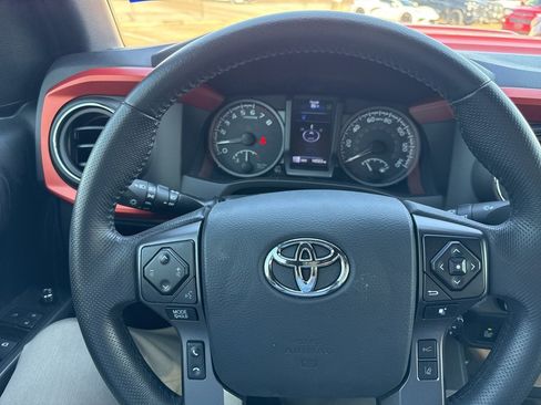 Used 2018 Toyota Tacoma TRD Sport w/ Technology Package image 8