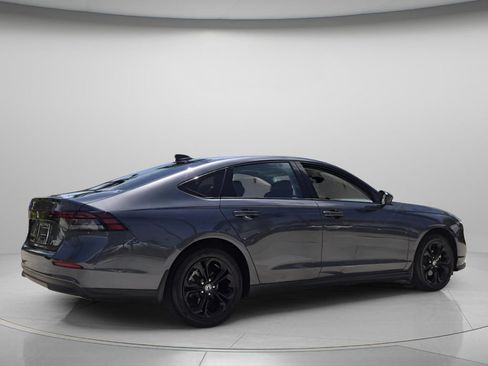 Used 2025 Honda Accord SE image 7