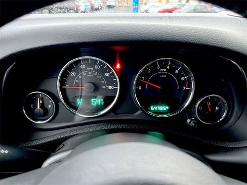 Used 2015 Jeep Wrangler Unlimited Sahara w/ Max Tow Package image 11