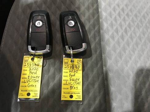 Used 2020 Ford Escape SE image 25