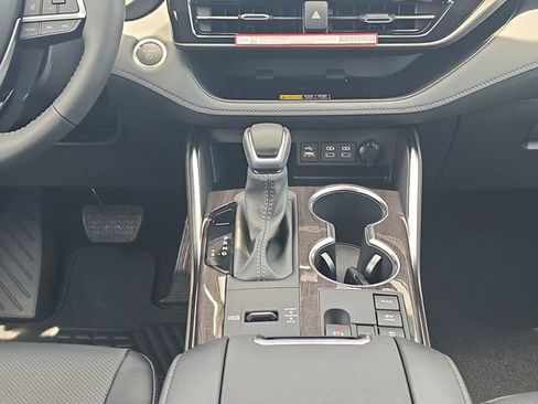 New 2026 Toyota Highlander Limited AWD/4WD image 19