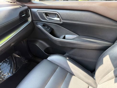 Used 2021 Nissan Rogue SV w/ Premium Package image 30